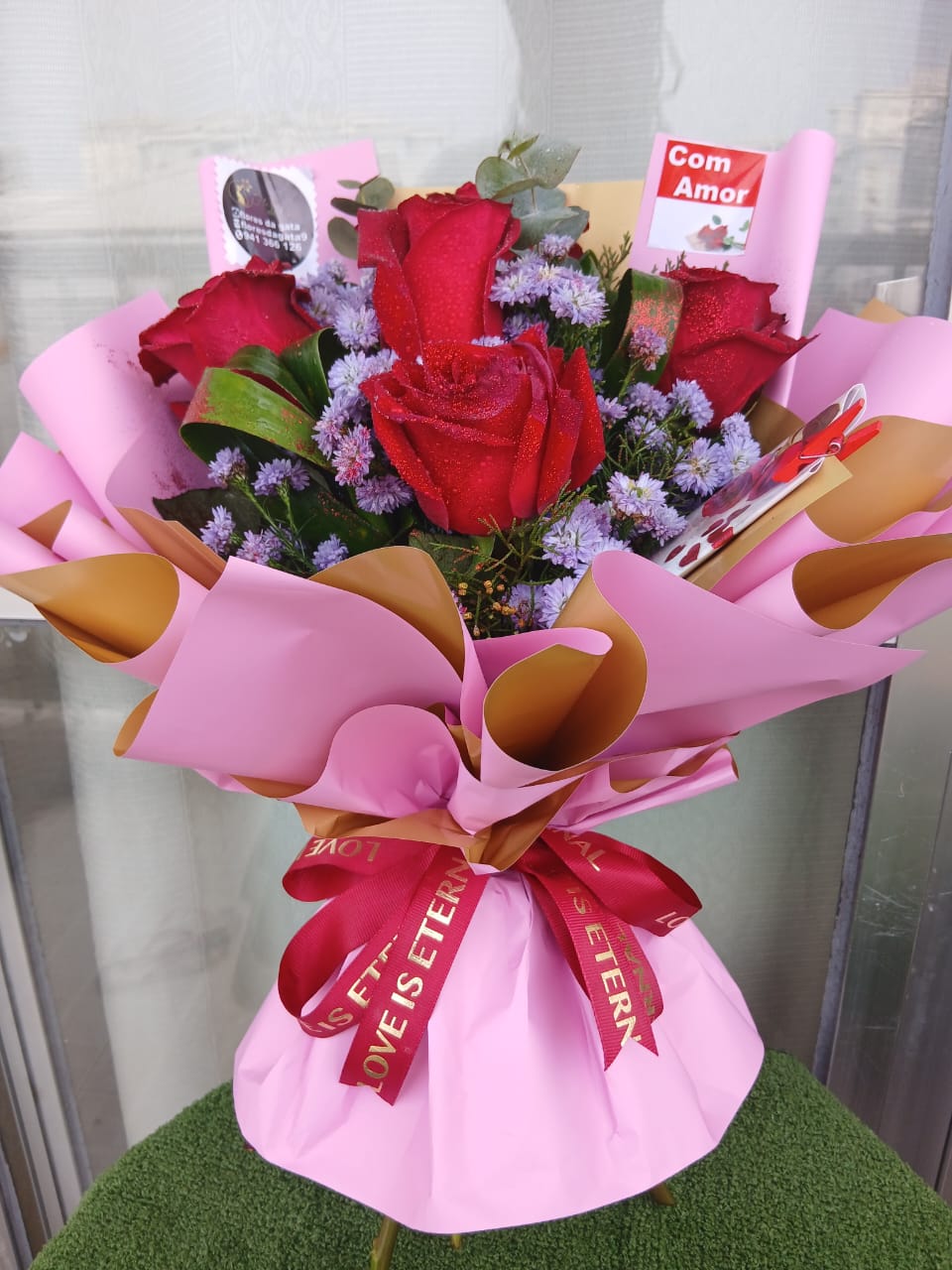 Buquê de Rosas Brancas e Vermelhas